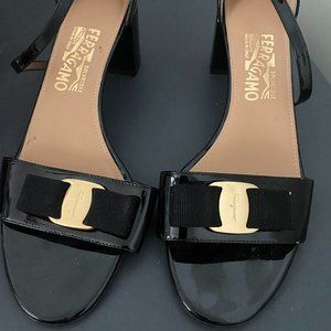 Salvatore Ferragamo pumps Almost New!